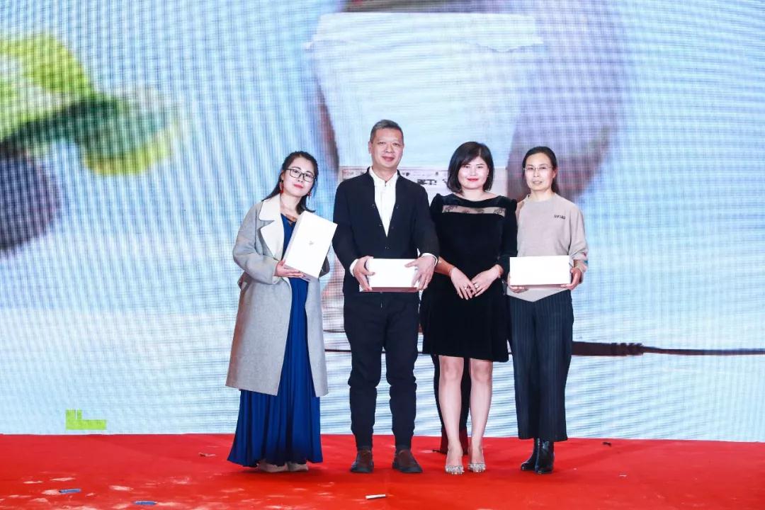 熱烈慶?！白兏飫撔?揚帆未來”北京中成康富2019年合伙人年會勝利召開